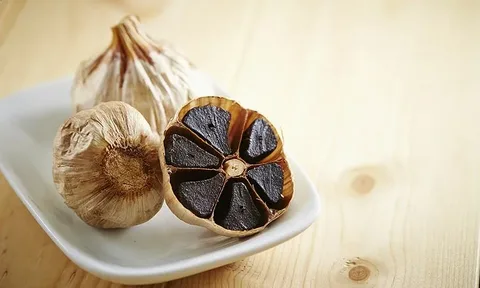 تصویر 2 از سیر سیاه رشت بدون افزودنی شیمیایی و کاملاً طبیعی